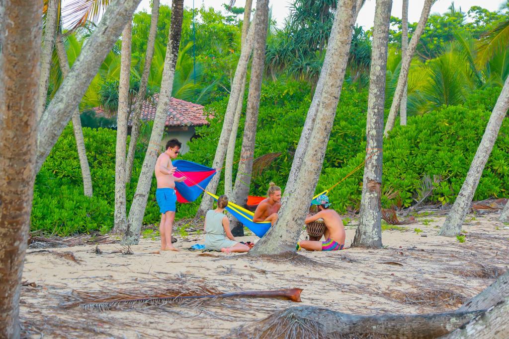 Autumn Moon Beach Cabanas 탕갈레 외부 사진
