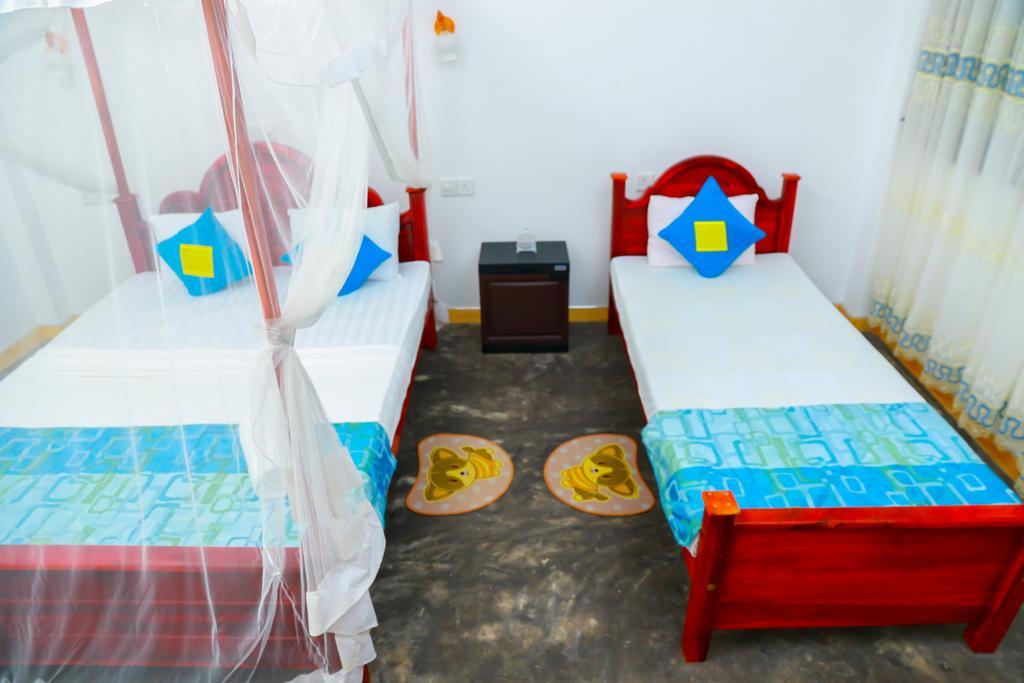 Autumn Moon Beach Cabanas 탕갈레 외부 사진
