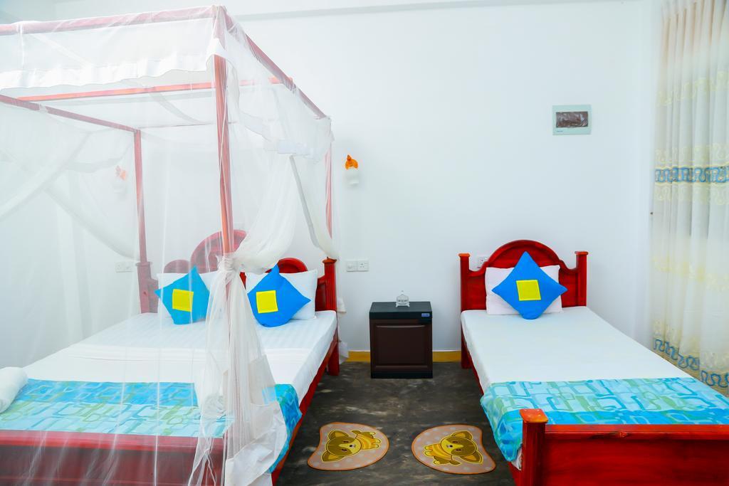 Autumn Moon Beach Cabanas 탕갈레 외부 사진